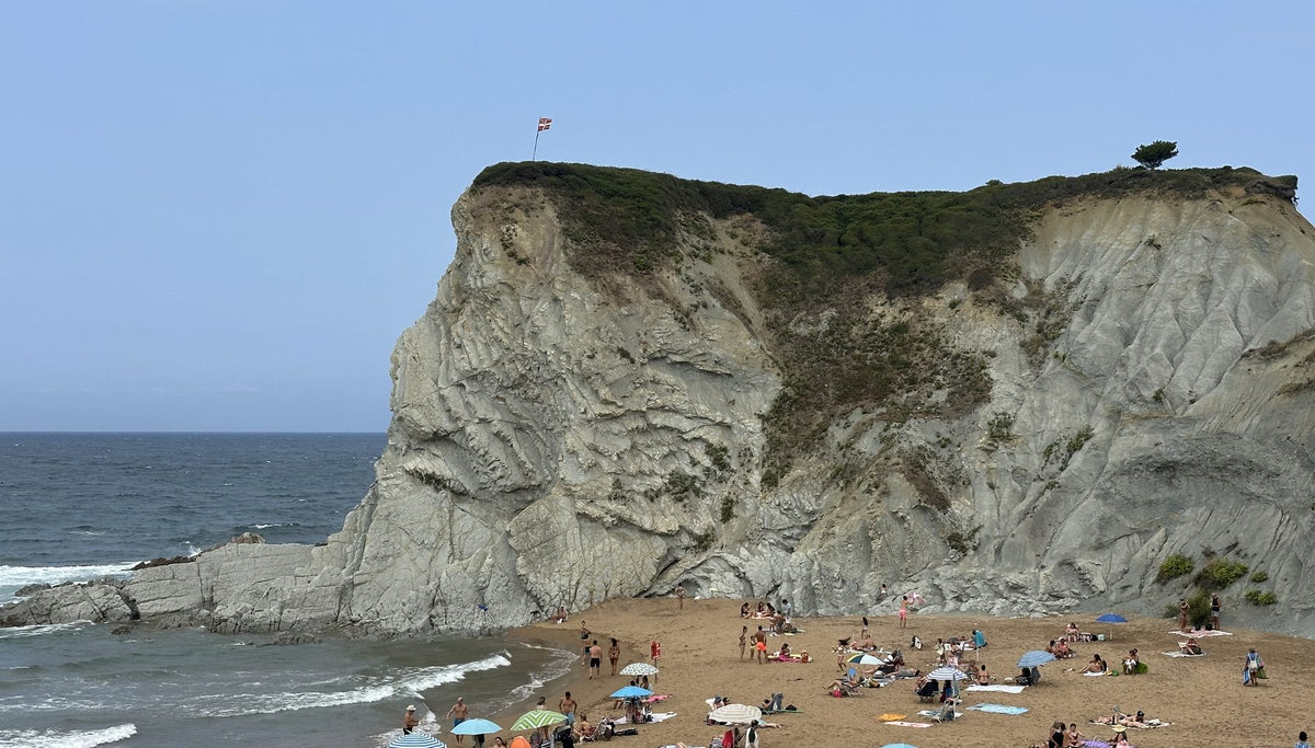 El Peñón de Sopelana visto desde la playa de Arrietara