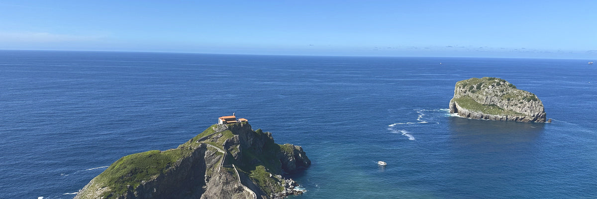 San Juan de Gaztelugatxe y el islote de Aketx — IZENA