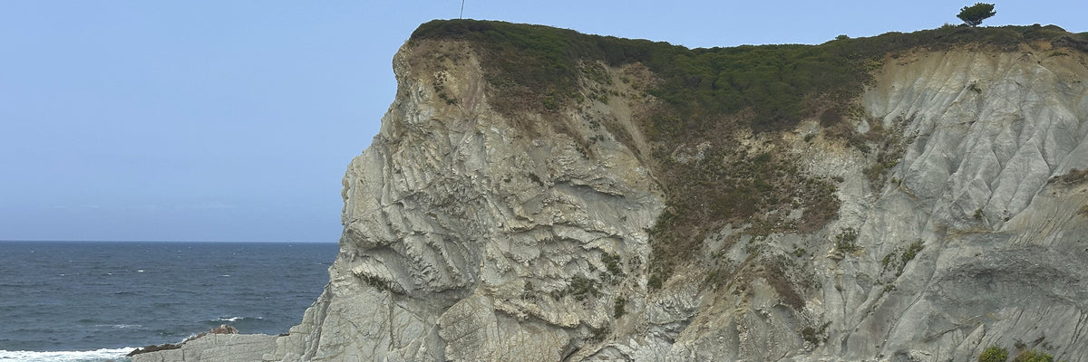 Los acantilados de Sopelana sobre el Cantábrico — IZENA