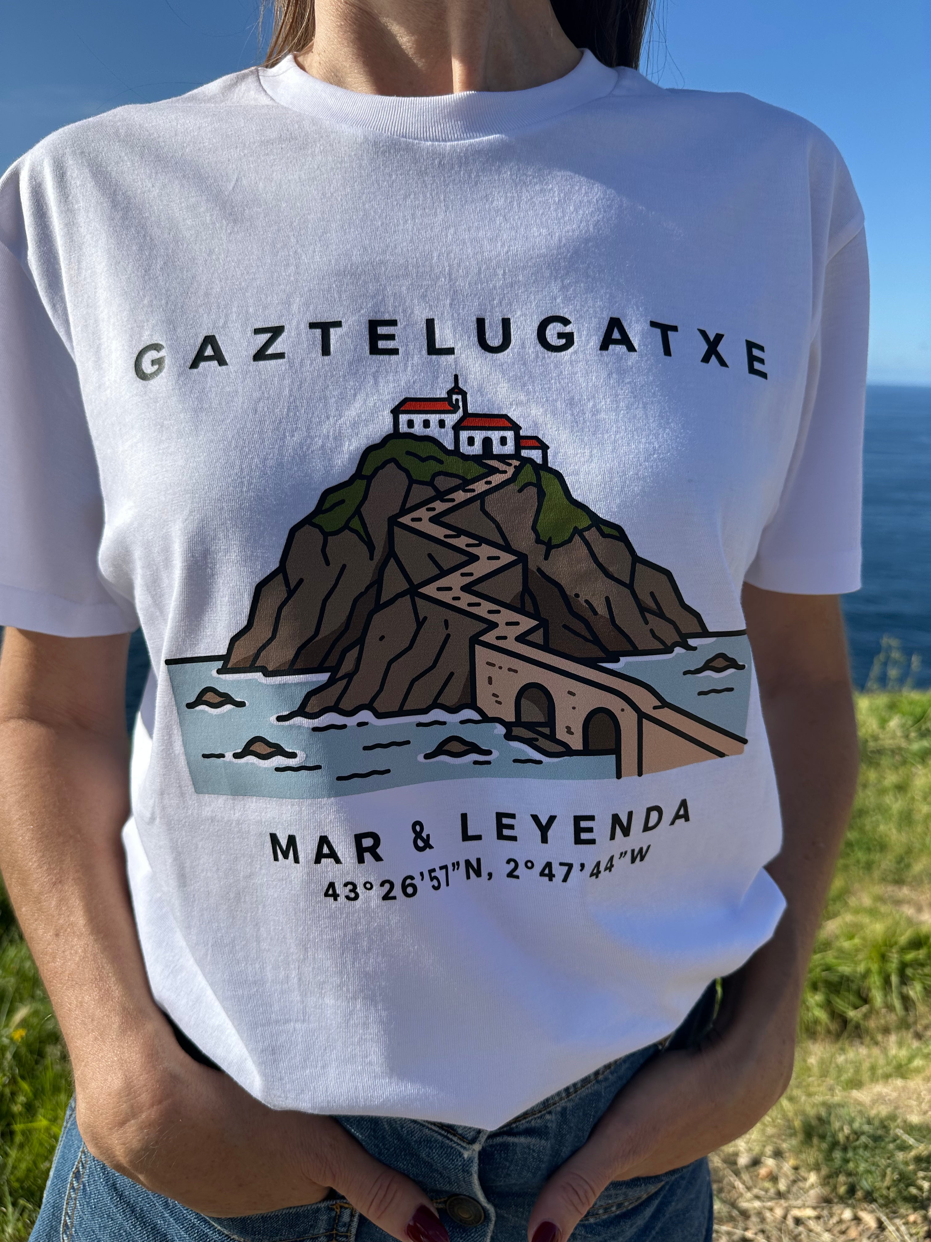 Camiseta Gaztelugatxe — Mar & Leyenda