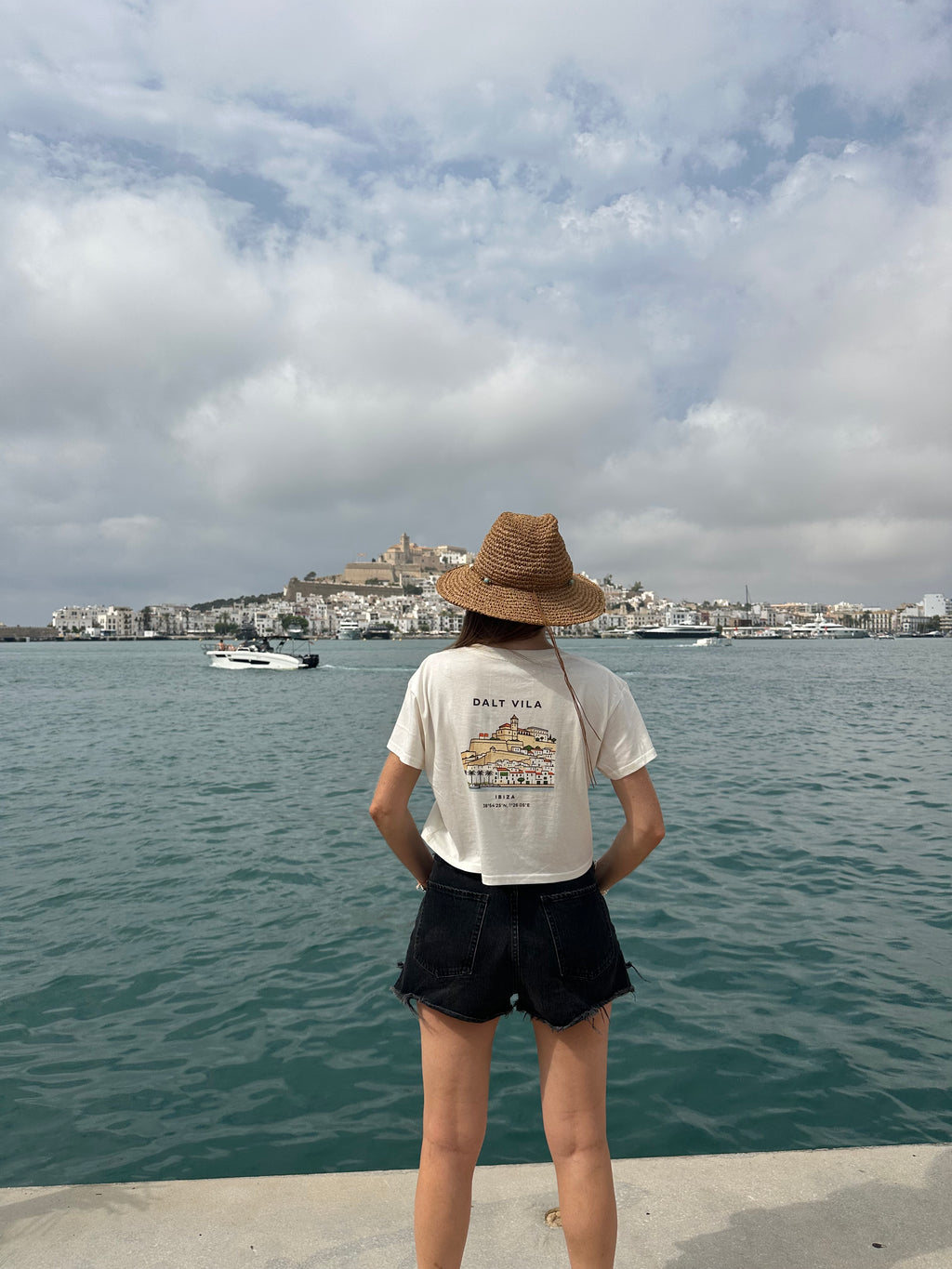 Camiseta Ibiza Dalt Vila (mujer) — Edición Limitada | IZENA