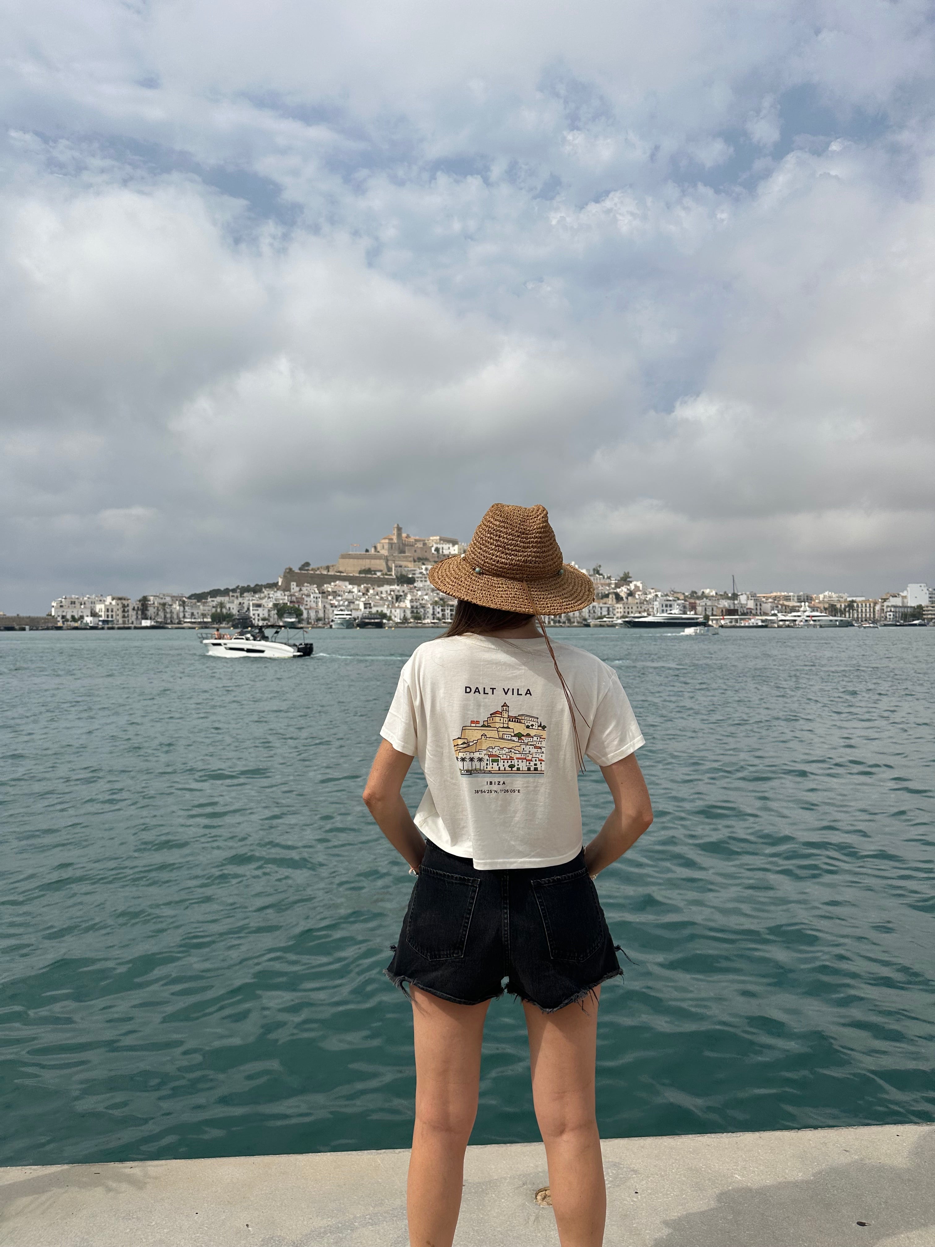 Camiseta Ibiza Dalt Vila (mujer) — Edición Limitada | IZENA