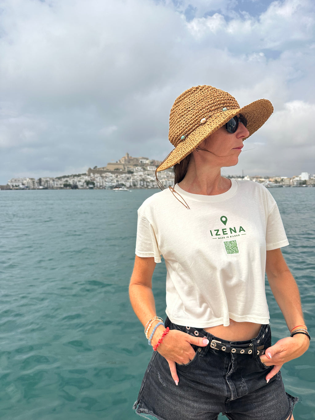 Camiseta Ibiza Dalt Vila (mujer) — Edición Limitada | IZENA
