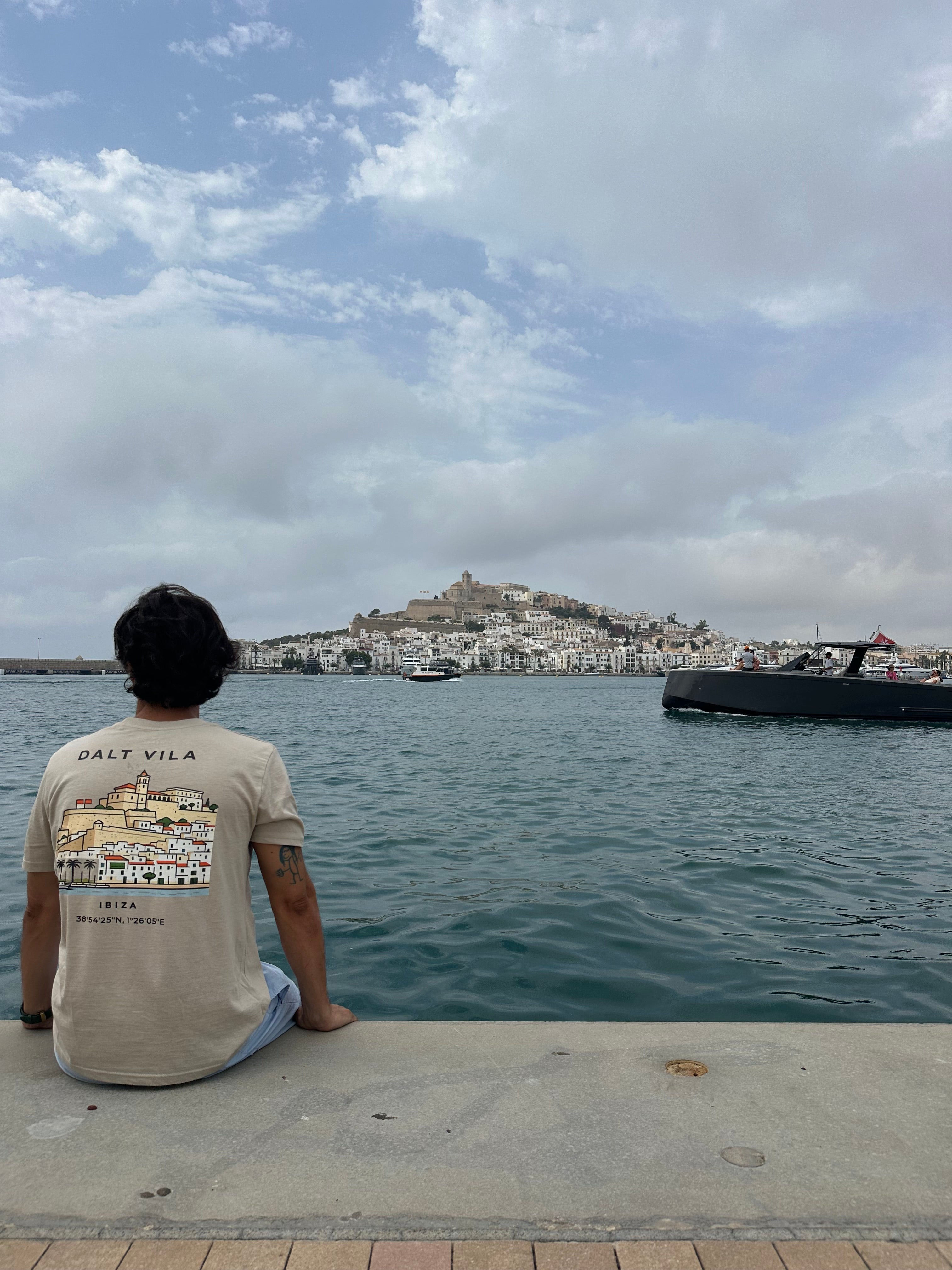 Camiseta Ibiza Dalt Vila Hombre— Edición Limitada | IZENA