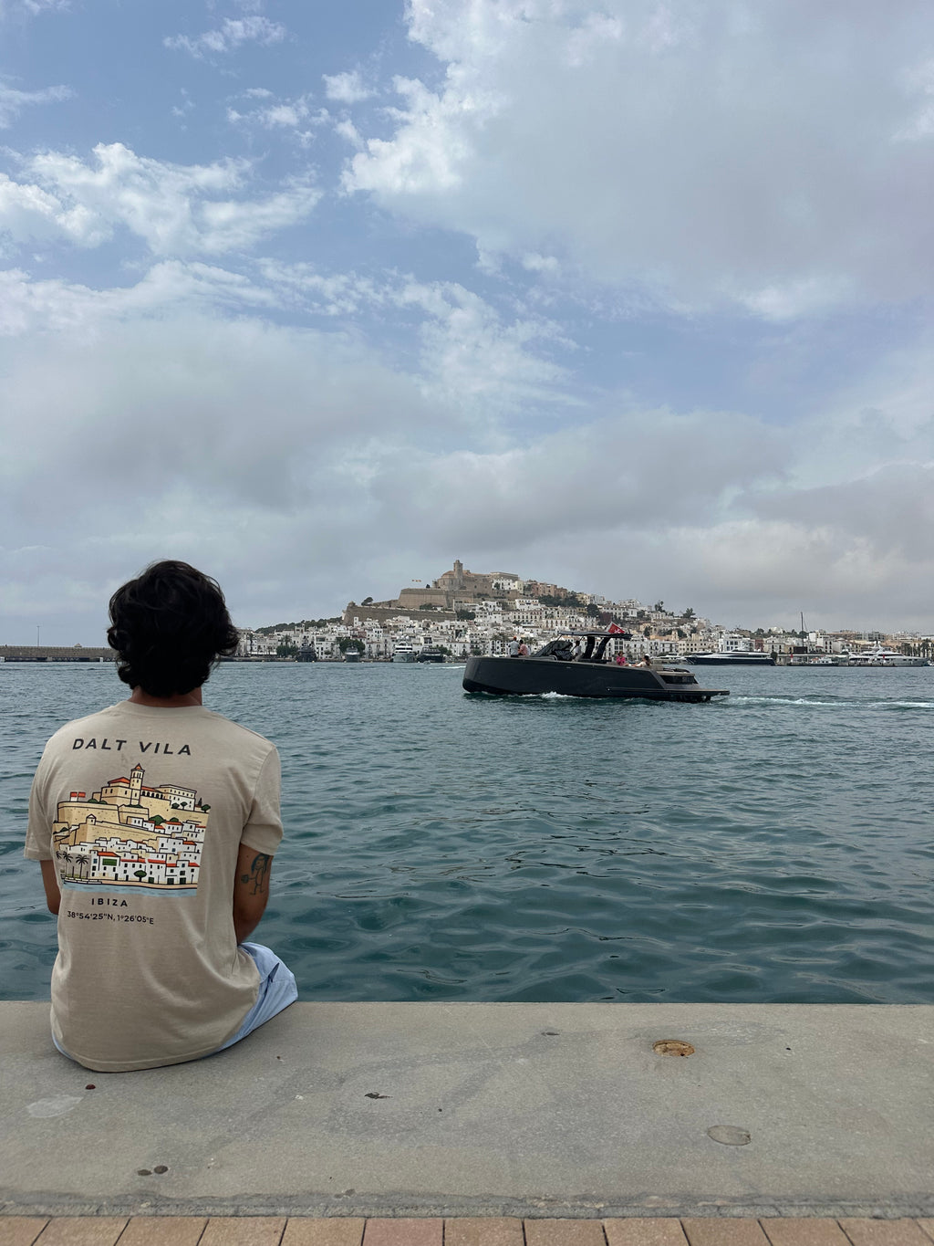 Camiseta Ibiza Dalt Vila Hombre— Edición Limitada | IZENA