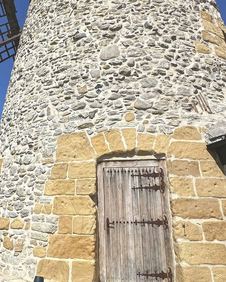 IZENA Encuentros en 20 segundos: el lugar, el dibujo, la prenda y el QR que abre el encuentro.