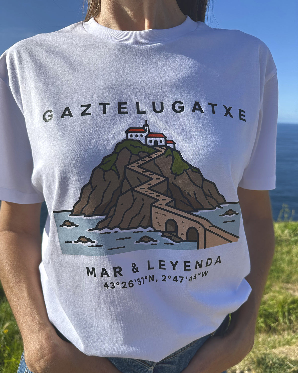 Camiseta Gaztelugatxe · Mar & Leyenda
