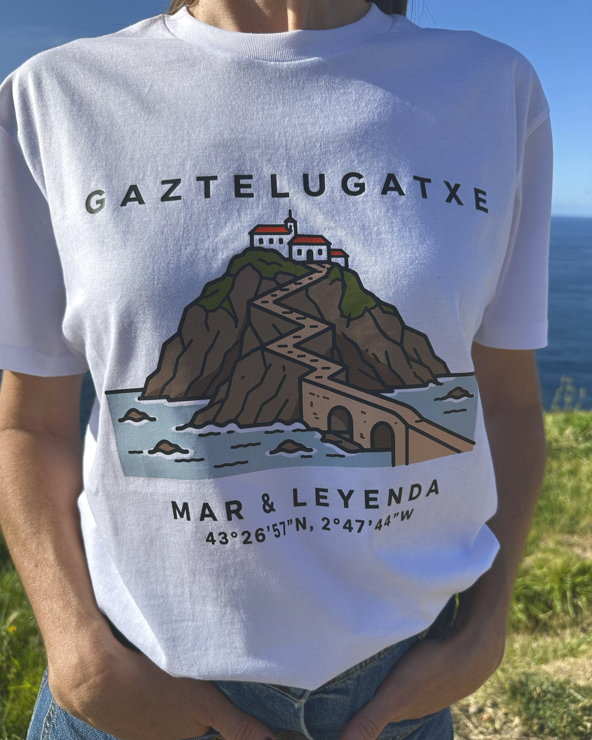 Camiseta Gaztelugatxe · Mar & Leyenda