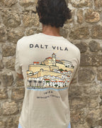 Camiseta IZENA Ibiza · Dalt Vila – detalle del print de Dalt Vila en la espalda de la camiseta