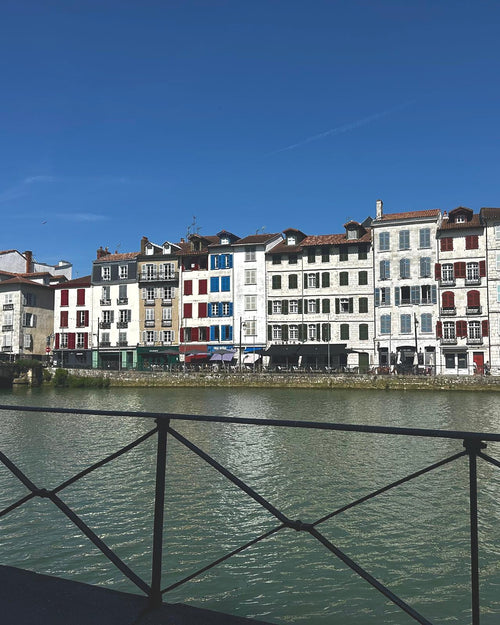 Baiona, Lapurdi: el lugar de la camiseta IZENA