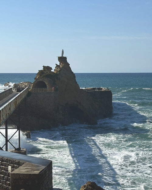 Roca de la Virgen, Biarritz: el lugar de la camiseta IZENA