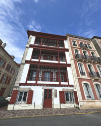 Harbour façades, Donibane Lohizune: the place behind the IZENA kids’ T-shirt
