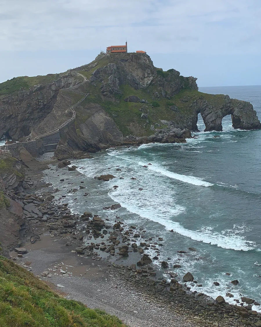 Camiseta Niños Gaztelugatxe · Mar & Leyenda